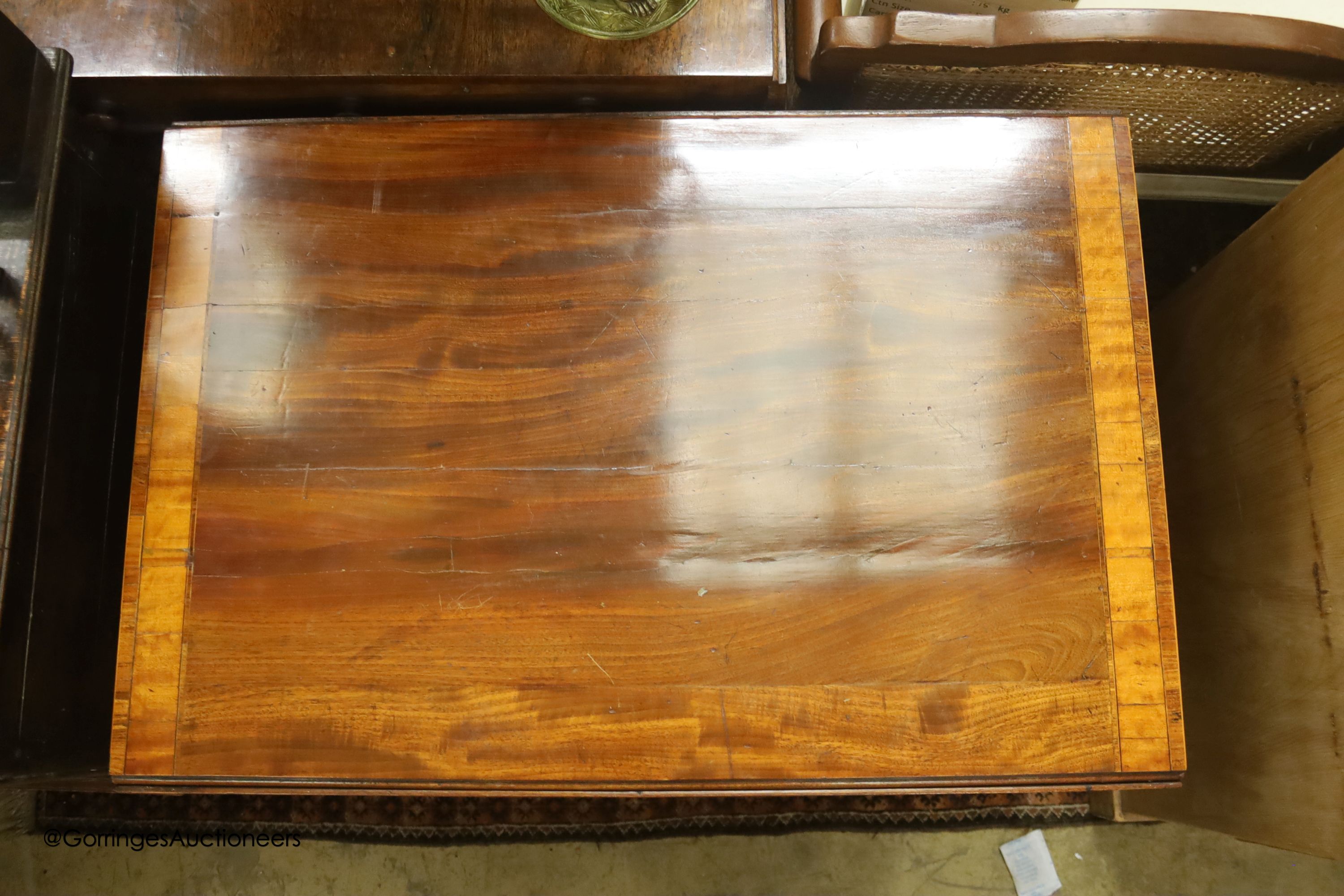 A George IV satinwood banded mahogany Pembroke table, 104cm extended, depth 81cm, height 70cm